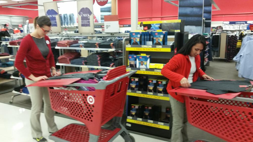 tjtempleton2's tweet photo. Intern Mary and  newer SL team members learning to board fold. #backtobasics @Howard_JoshT @KariKarsky http://t.co/dDmJuUspao