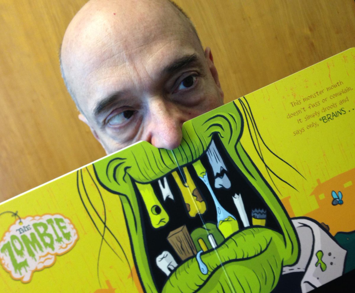 LemkeandLentz's tweet photo. Author @MeMichaelDahl has the return of @WalkingDead_AMC on the BRAIN! #bookoteeth #wearablebooks #walkingdead #eek http://t.co/qfrCW8Givl