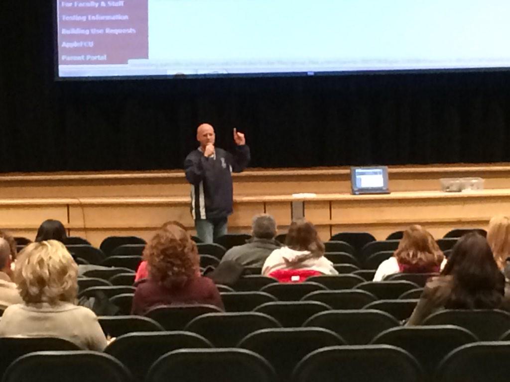 CounselingPTHS's tweet photo. Mr. Weaver presenting to junior parents today! http://t.co/Vb8eiSalLw