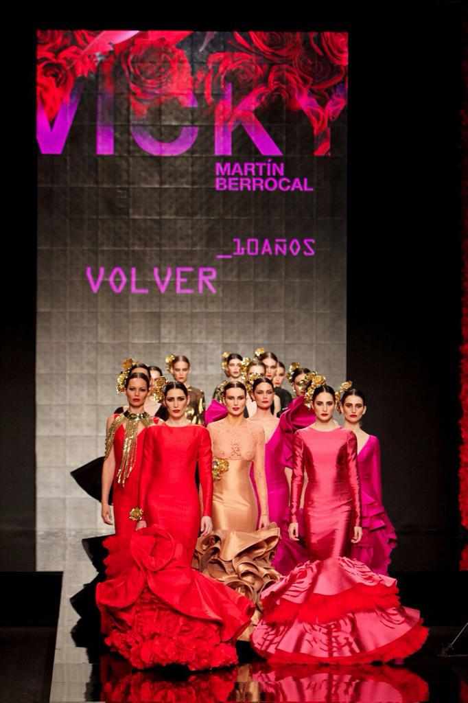 5Marga's tweet photo. Vuelve ella @vickymberrocal y para mi nunca se fue!y me viste de novia en 2015!!toma que toma!👏👏#puroarte #simof2015 http://t.co/3xpnLQvWXd