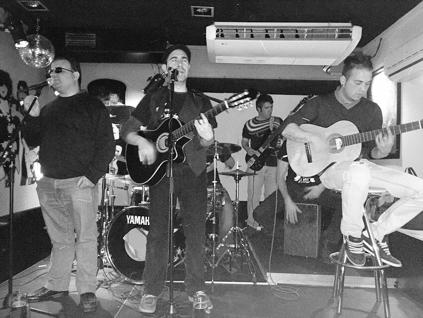 ELTRASTE_'s tweet photo. En directo bastón de hérmes concurso de bandas en TRASTE http://t.co/lseUidTQPh