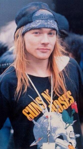 Happy birthday to one of the greatest of all time , i love you so fucking much Axl Rose , you are a legend 