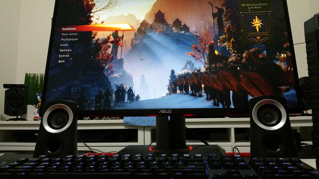 Akhiles_John's tweet image. Not even opening the other monitor.  Love at first sight 😍 It&apos;s the Asus.   #asusrogswift