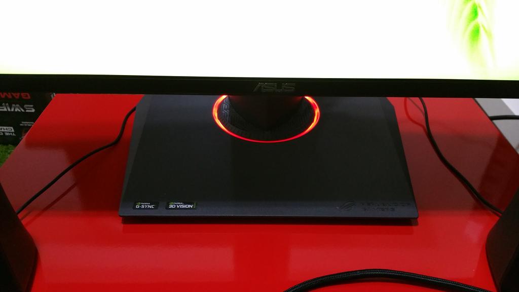 Akhiles_John's tweet image. Not even opening the other monitor.  Love at first sight 😍 It&apos;s the Asus.   #asusrogswift