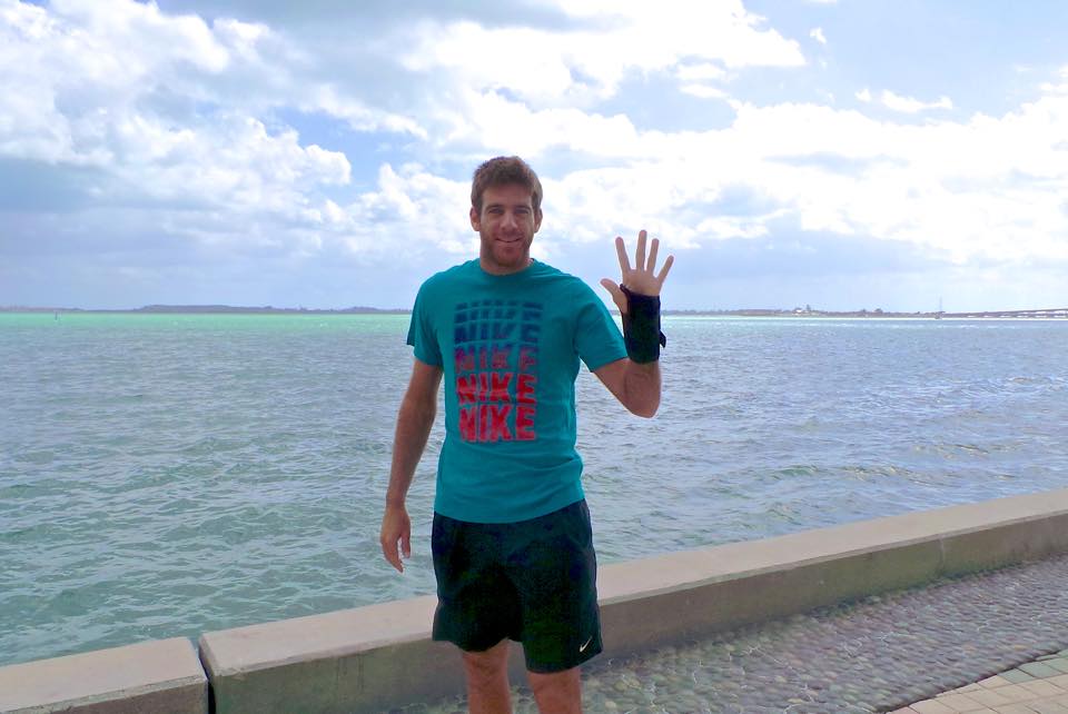 Hola a todos! Acá en mi segundo día de rehabilitación ya muevo los dedos de la mano izquierda. Buen fin de semana!!