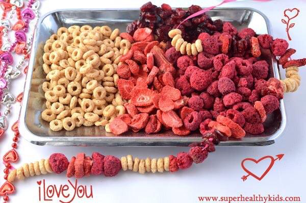LuLaKelli's tweet photo. "Candy" necklaces for #valentines. #HealthYeah #Love #ThriveLife http://t.co/L79rEMFj4A