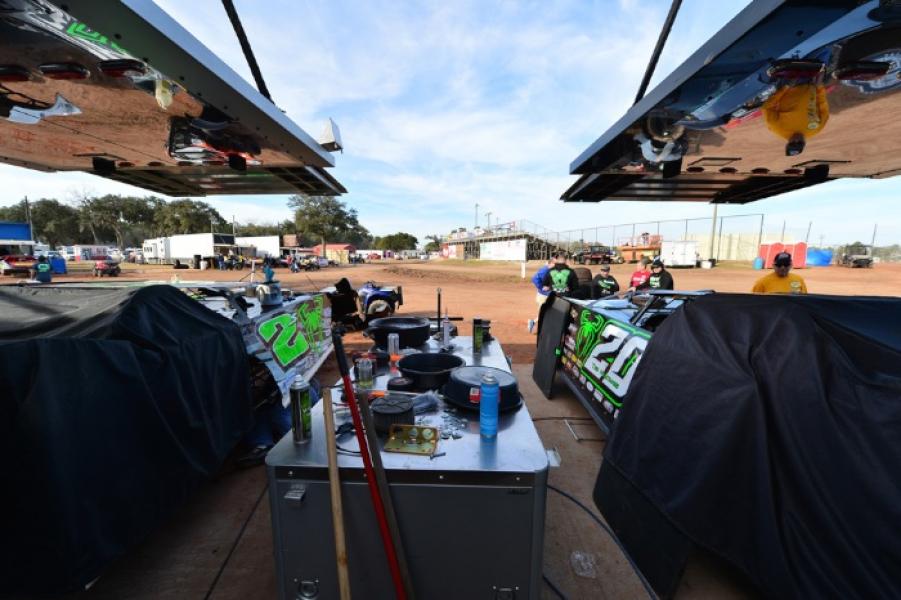DirtonDirt's tweet photo. The pit area of Jimmy Owens and @stormyscott3 at @GoldnIslesSpdwy. (@SchwallieRick photo) http://t.co/B7OPadqOL9