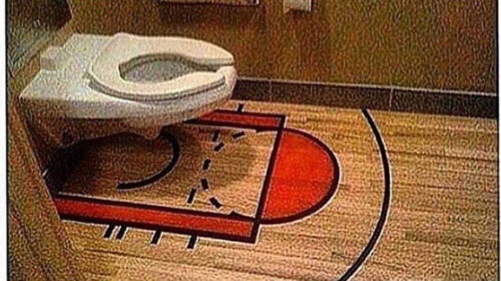 selynmulder's tweet photo. "@BallersO: To be honest this just means there's gonna be piss everywhere cuz I'm only pullin 3's 🏀 http://t.co/TESBQxymP2"@_YOUNGPOORT_