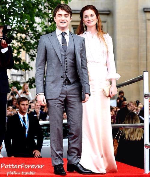 harryjames_Pott's tweet photo. @Trelawneytty @Ginntty -Poso junto a mi esposa para la foto- #PotterWeasley http://t.co/nYxKjOdU7P