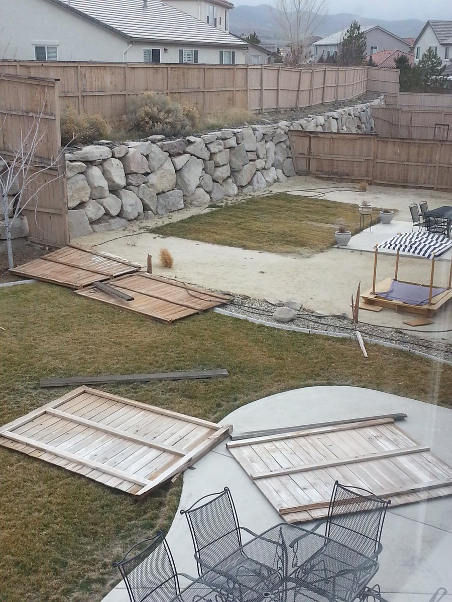 tracywilsonlmt's tweet image. Well, that blows. #punintended Pretty sure this is the strongest wind I&apos;ve ever been in. #weekendrepairs