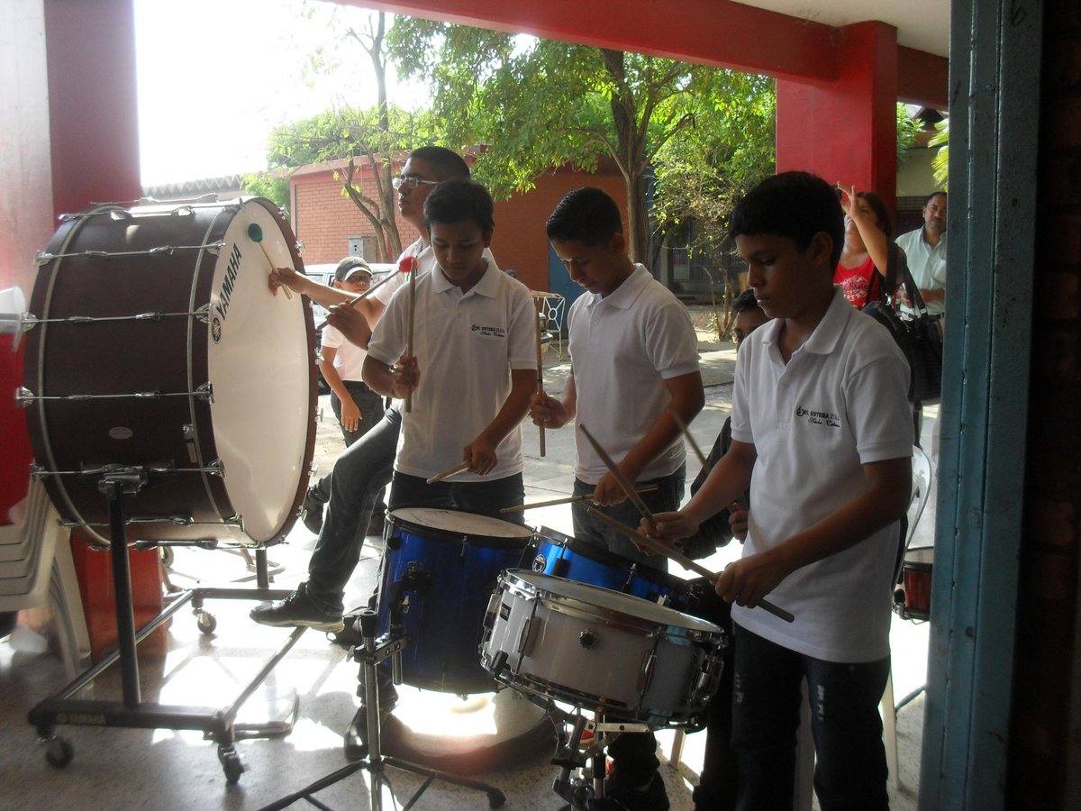 annie_nani's tweet photo. @CabimasSinfonic #ElSistemaCumple40  #elsistemazulia ENSAMBLE DE PERCUSION COL EN LA ALCALDIA DE CABIMAS http://t.co/maaxXgbUu9