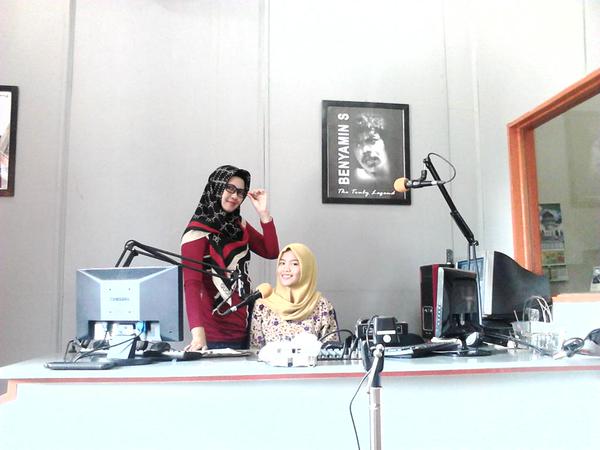 KayuagungRadio's tweet photo. #SPO_WEekend w/ @yuni_kartika121 @Viagerardie #selfie http://t.co/W6GdAaFHsL