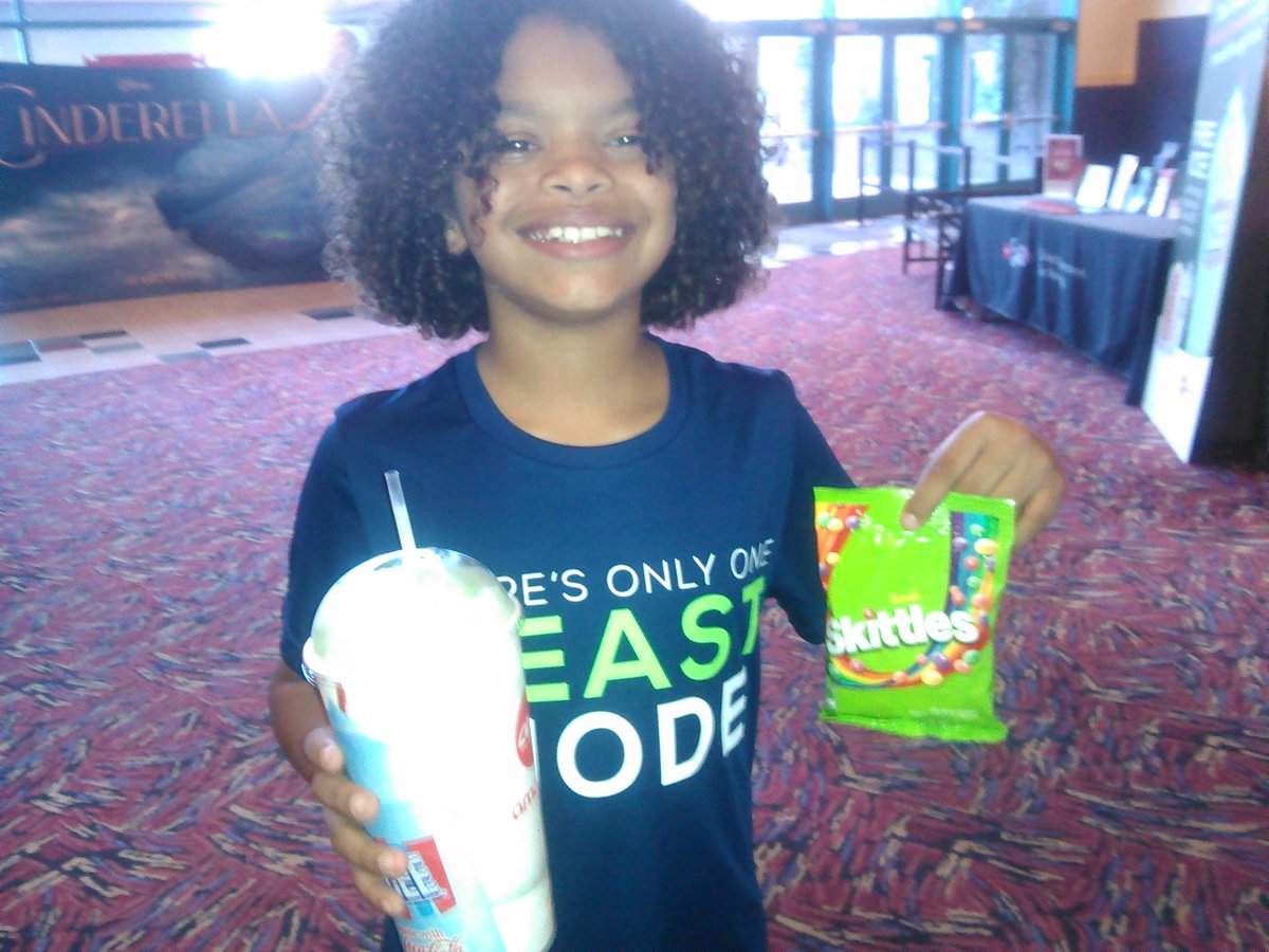 jennbrowning04's tweet photo. @MoneyLynch @beastmodestore @Skittles   #greenICEE #BeastModeLynch #BeastMode #skittles http://t.co/khTrwYFKJH
