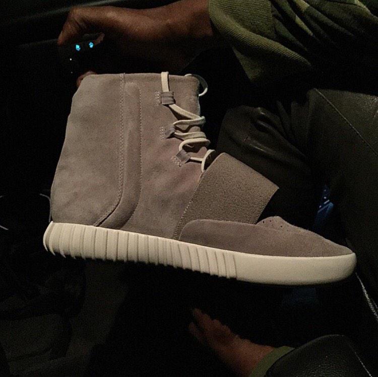 YeezyBoost's tweet photo. 2/12/2015 4:00PM EST http://t.co/6cqJgb7xyt http://t.co/FJ2CBDvq7Y