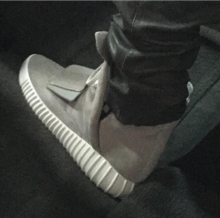 SneakerInfoApp's tweet photo. #Adidas #Yeezy http://t.co/MQbqVlyN6m