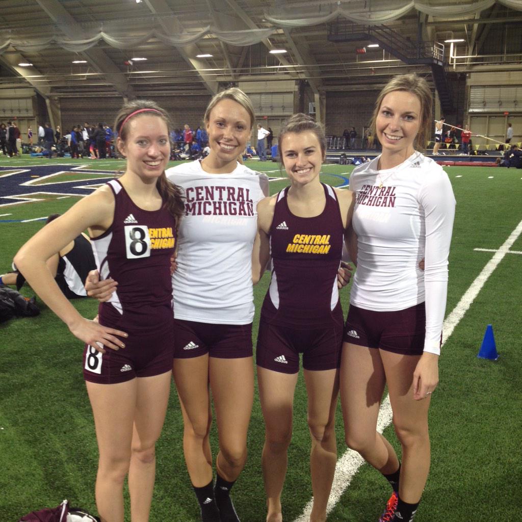 CMUtrack's tweet photo. Women's DMR of Bundy, Mielke, Ross, and Schubert broke indoor school record with 11:43.12!!! http://t.co/Otl9m18DQT