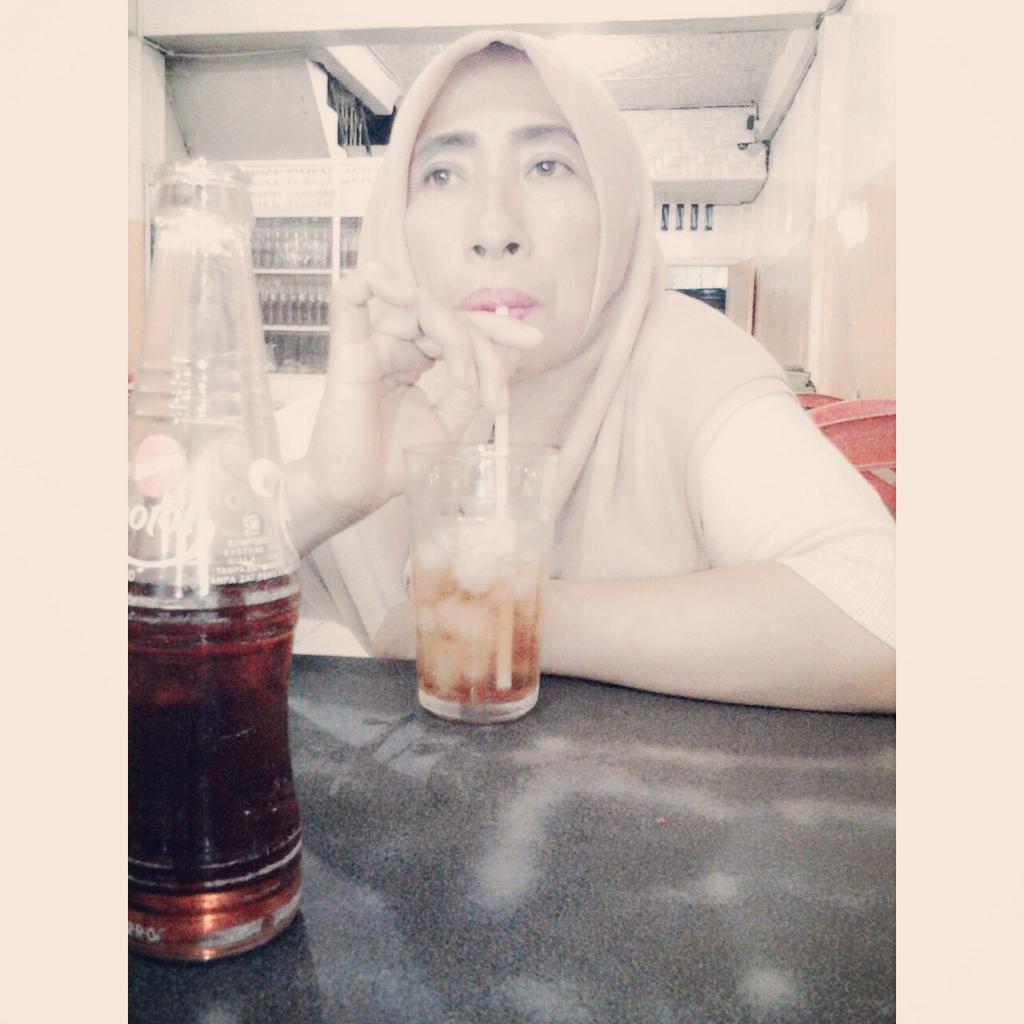DiraAnggraini4's tweet photo. Mommy :* http://t.co/CcWcBquSTB