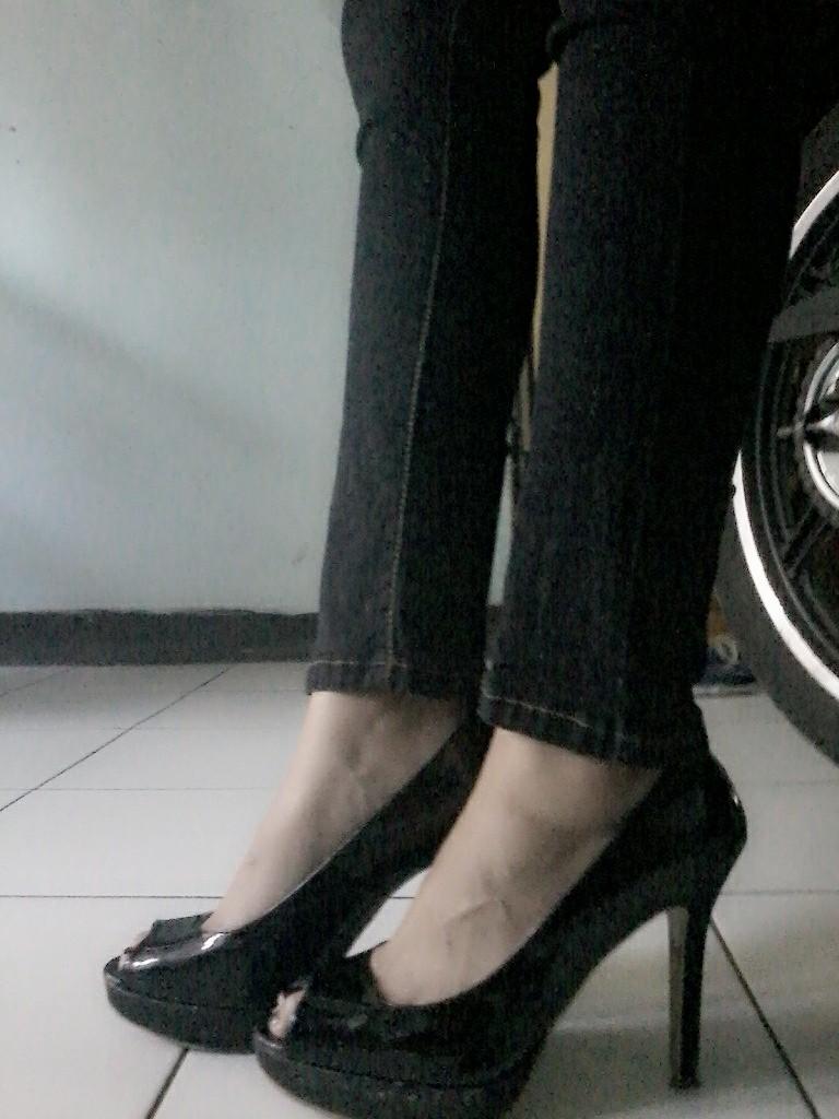 Nayzillia's tweet photo. @HeatwaveID keep beautiful with this girl's#heatwaveshoefie http://t.co/JjxlzxMd5D