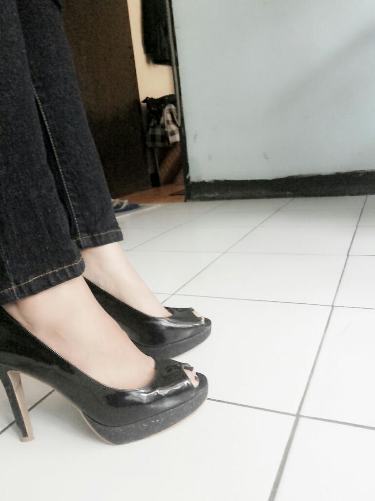 Nayzillia's tweet photo. @HeatwaveID keep beautiful with this girl's#heatwaveshoefie http://t.co/JjxlzxMd5D