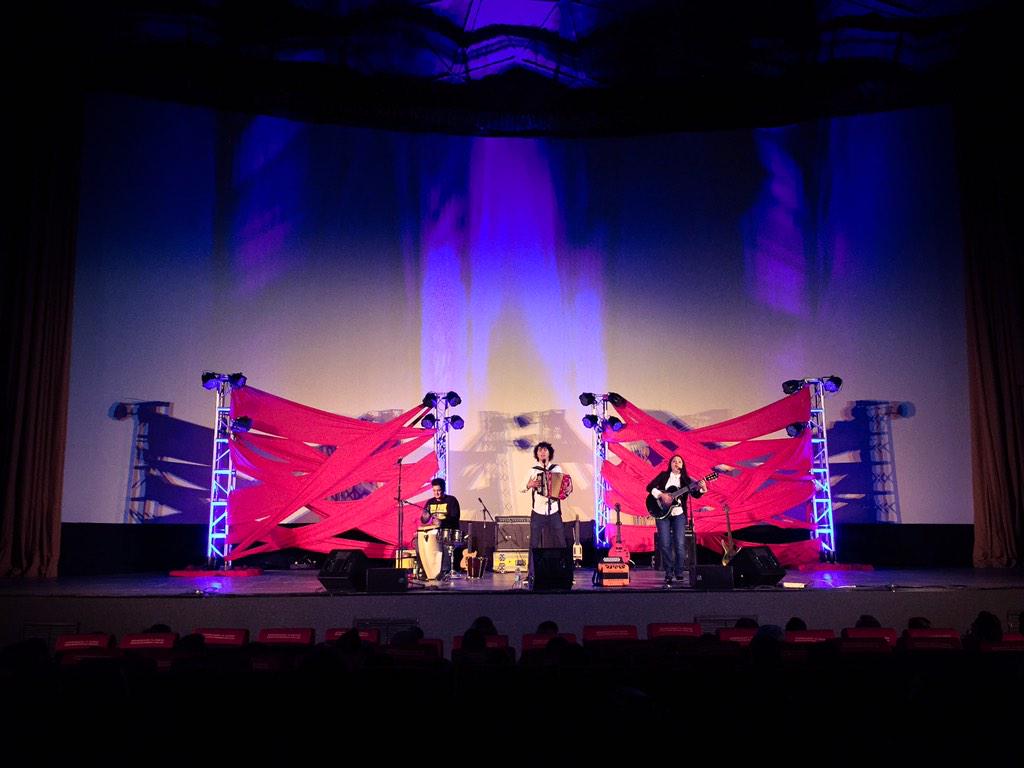 JohnivanMx's tweet photo. Iniciando el show del #6toTigreversario de mis amigos @LOS3TT http://t.co/Q7koz36ecs