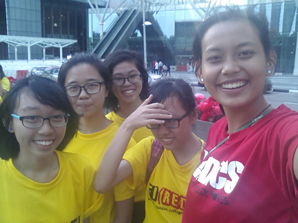 P4TR1C14333's tweet photo. LAST DAY OF #AEON2015 WITH THE OG ♥♥ Not everybody in the photo but really really had so much fun wih you guys! http://t.co/JWOsxJAKj4