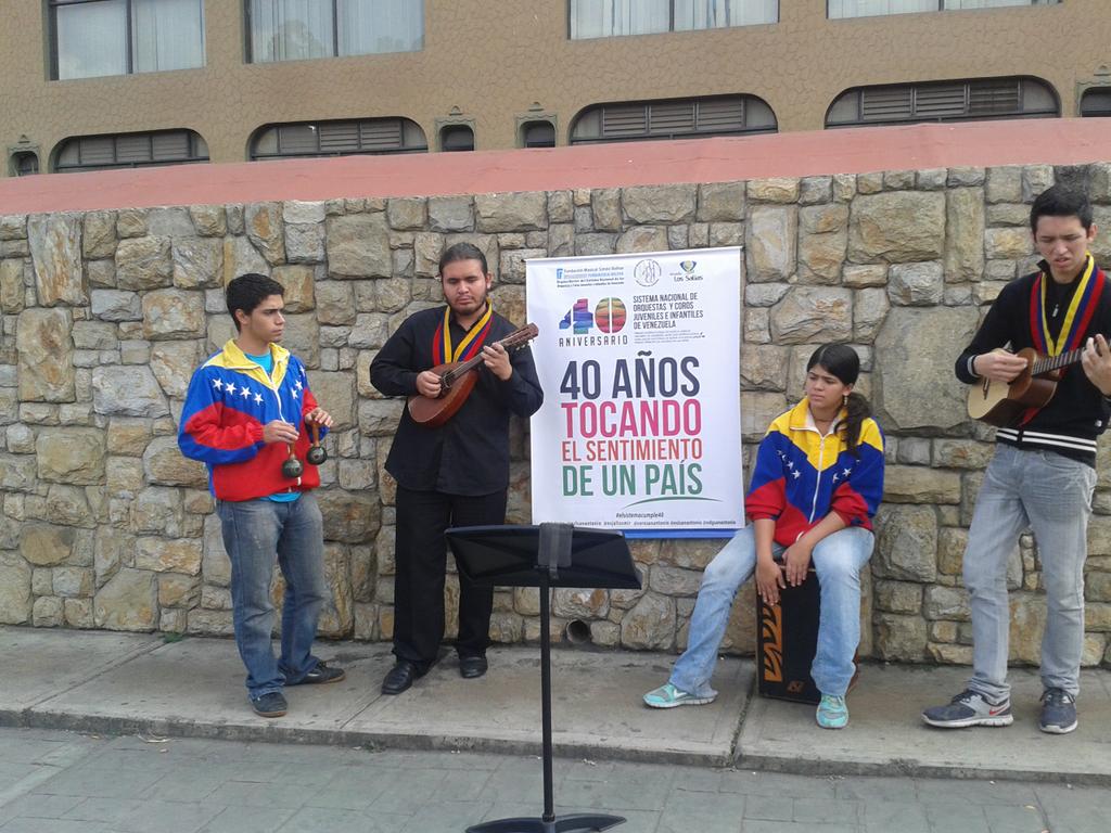Emmivpg's tweet photo. @elsistema @JesyMarcano @llpg12 @NclSanantonio @osjaltosmir  #ElSistemaCumple40 http://t.co/ikpeFip2WX
