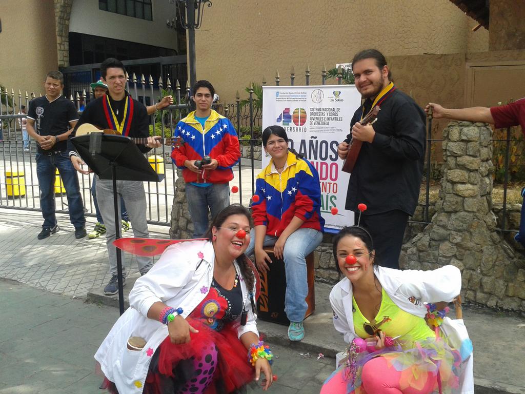 Emmivpg's tweet photo. @elsistema @JesyMarcano @llpg12 @NclSanantonio @osjaltosmir  #ElSistemaCumple40 http://t.co/ikpeFip2WX
