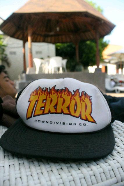 bayuhendri13's tweet photo. Hhaaa insya kalo ada rejeki :D RT@DenyKrisnanda: Oleh2 pak e, "@bayuhendri13: Terro in bali #yeeeaah http://t.co/pVvTm5IZ71""