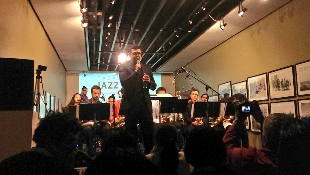 CulturaCiudadMx's tweet photo. El maestro @gerrylopezONJM agradece al público su presencia en el debut de la Orquesta Nacional de Jazz de México http://t.co/RV0BJuAhvk