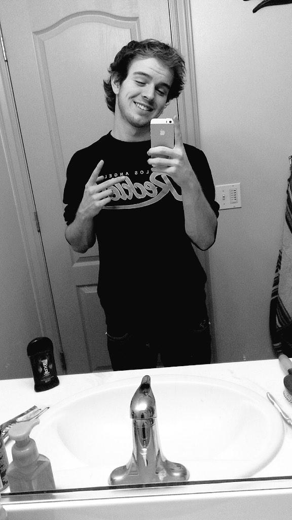 BraxtonKeele's tweet photo. Seriously someone hangout with me 💁 http://t.co/rzedbtszaB
