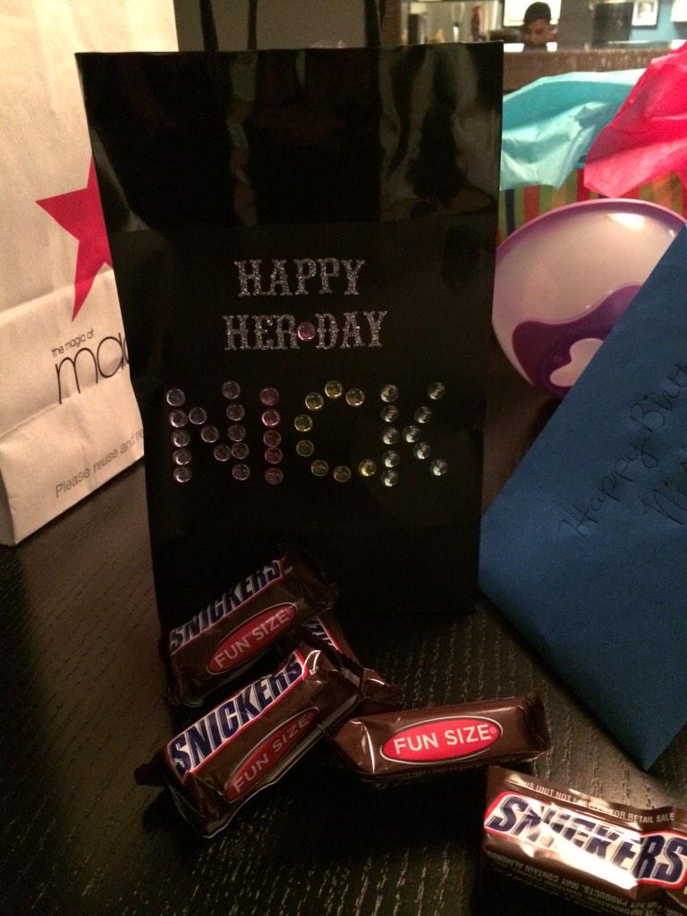 Nick_TT78's tweet photo. Finally got a #customgiftbag from @lvillephil39 filled with treasure!! Thank u! ❤️TT http://t.co/EemRI9EZfj