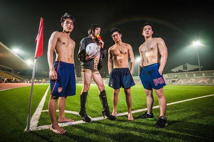 arthsarun's tweet photo. ปีนี้เอานักบอลมาขายกันมากขึ้น #CUTU70 http://t.co/hsPt7vsVEG