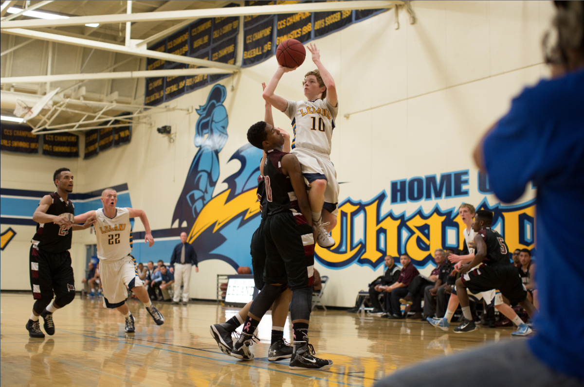 ChargerAccount's tweet photo. Live photo from the Piedmont Hills and Leland Game of @nickmurtha3 posterizing his opponent. (Tanveer Bains Photo) http://t.co/nIy9QZITEd