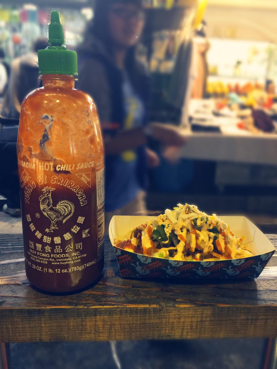 kugglebbq's tweet photo. 讓身體暖呼呼最好的方法就是在我們美味的泡菜薯條裡加些拉查醬。保證讓你在平安渡過這寒冬。 http://t.co/A8rPaIFDt4