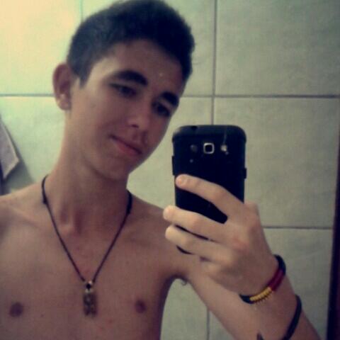 GarayPily's tweet photo. @WillyrexYT encontre a tu hijo:3 jaja xD http://t.co/K96BNctxk2