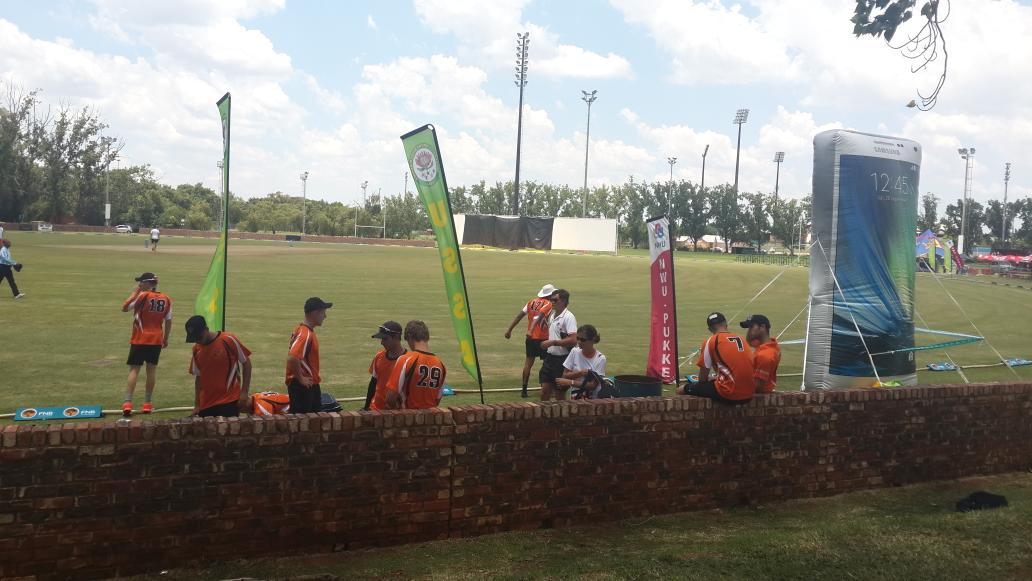The action heating up at #VarsityCricket in Potchefstroom. UJ need to beat @Madibaz4U to book a place in the semis.