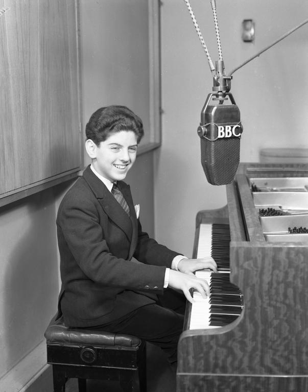 BBCRadio3's tweet photo. Daniel Barenboim, 1956-style: conductor of Geoffrey Norris's Saint-Saens Organ Symphony  Building a Library choice http://t.co/qJl1PDDmyo