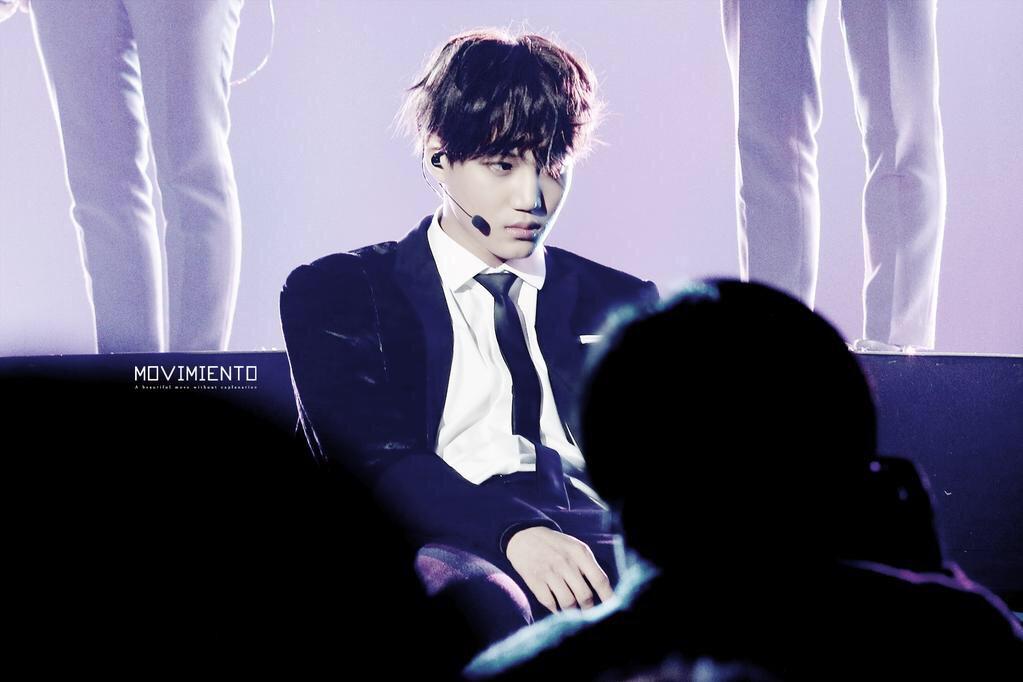 EXOKAIMAMA's tweet photo. [PIC] 150128 KAI @ Gaon Chart http://t.co/GZB51ojXWV นี่ก็พัง🔫 (cr.movimiento) http://t.co/hV2pollEE1