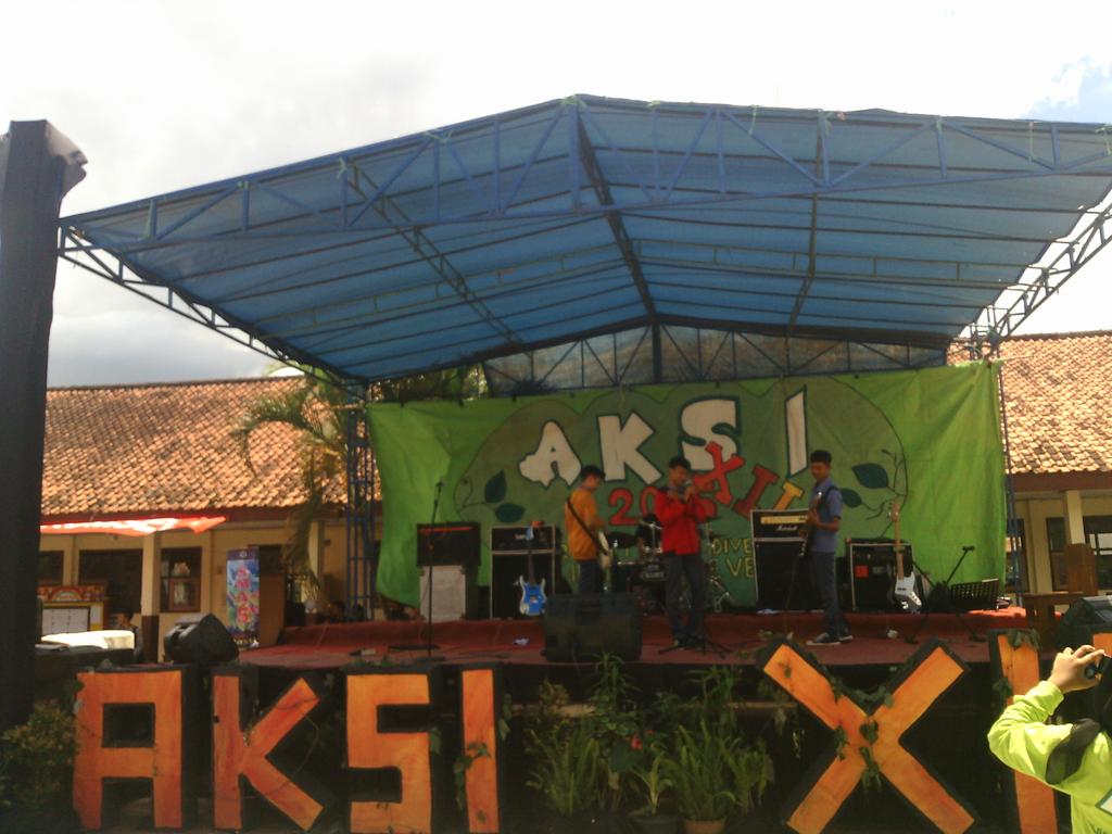 scienceoneglory's tweet photo. Yeay we'r the winner @Aksi_XII http://t.co/FUwvIp7wOg