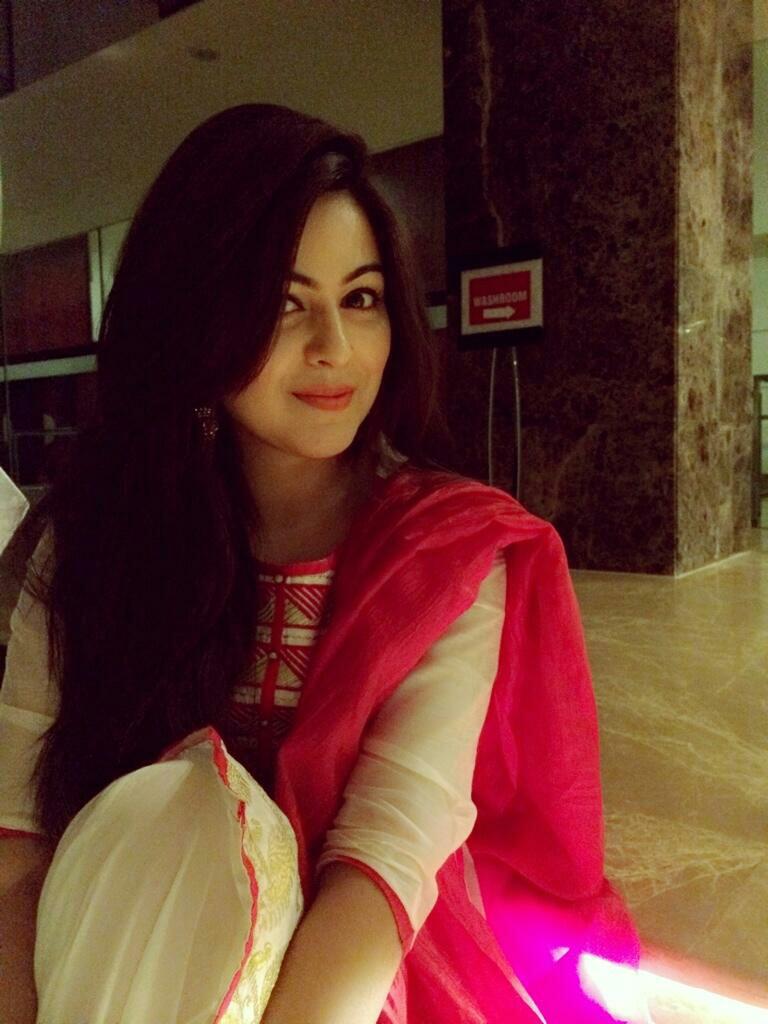 Happy birthday buat kak Shafaq Naaz semoga tambah cantik & sukses..   muahhhhhh 