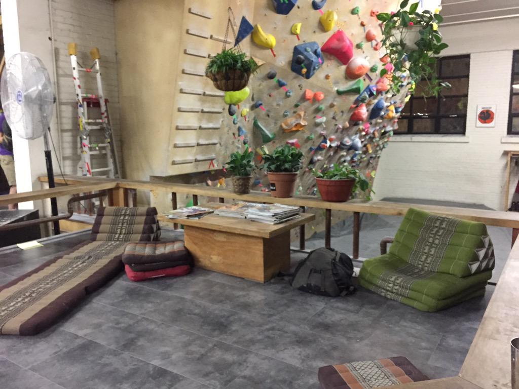 JoinJanbr's tweet image. Take your date to a chill bouldering gym at @ShaktiRockGym tomorrow, it opens until 8pm on weekends! #datenight #mtl