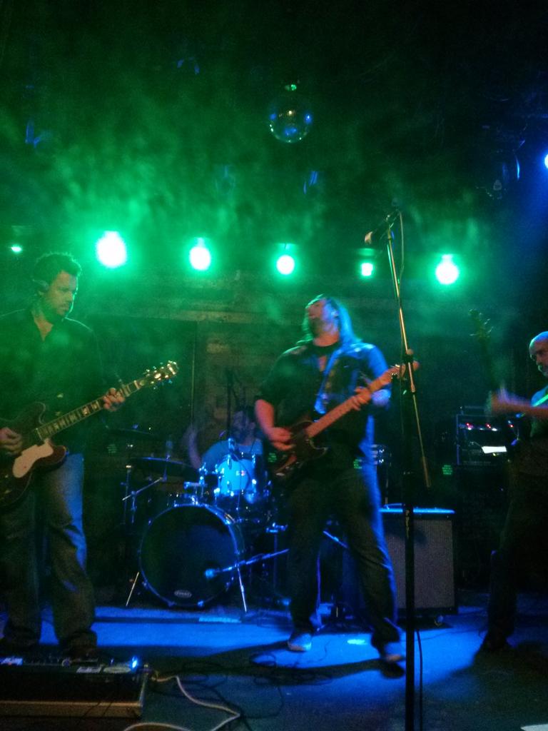 HollowayHorace's tweet photo. Do you like great music? High quality recordings? Check out my buds @Neil_Alday and @davidlareau #HHapproved #Killer http://t.co/VlsJXu98fO