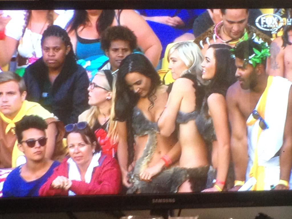 irishjack89's tweet photo. The IRB Rugby Sevens sure looks tasty!
#Sevens #Rugby #IRB7s #Babes #Fiji v #Australia http://t.co/2HB2Lwf9xQ