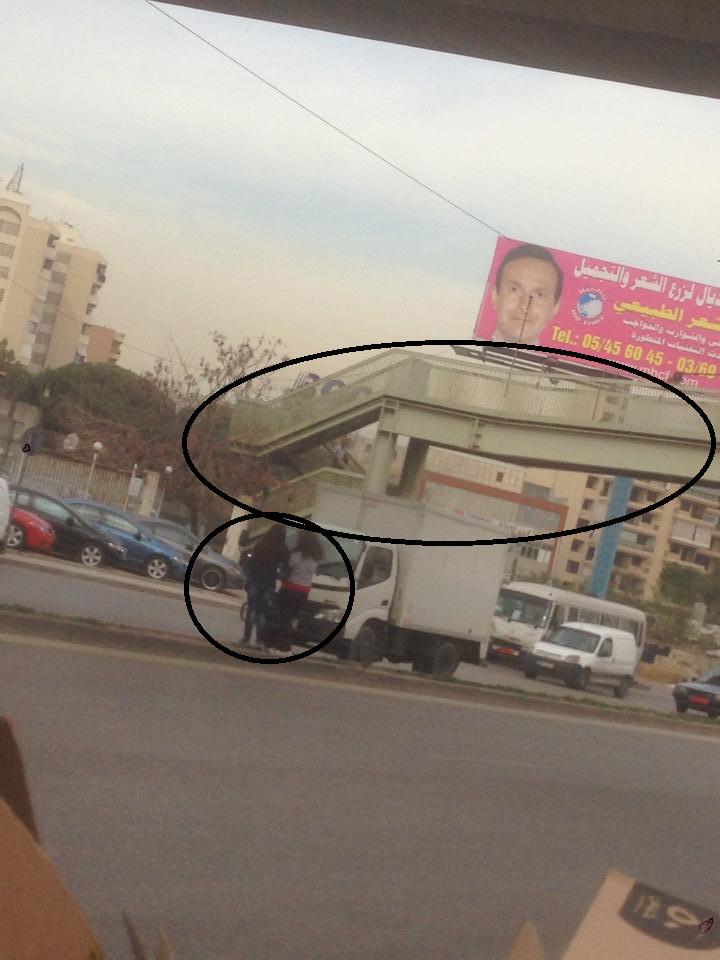 yasalebanon's tweet image. شخصان يقطعان ،الطريق العام بالقرب من جسر المشاة...Charbel Moussallem @LebISF @lebanondebate