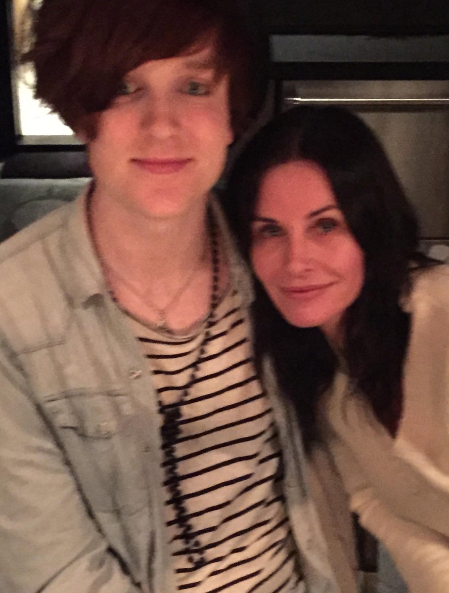 Courteney Cox tweet media