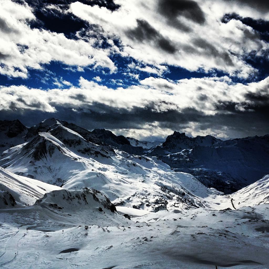 GregorSIDERIS's tweet photo. @Falanthropist YW! If you plan to visit Vienna let me know. Lech/Arlberg #Balmalp view 😍 http://t.co/camnNcgLwq