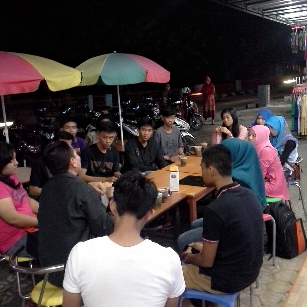dinabarbar's tweet photo. Pertemuan pertama~UFO BKB SYARIAH http://t.co/4Pdq8ldOQB