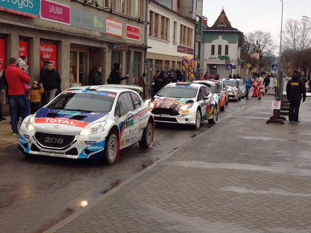 Sportisti jau ieradušies Kuldīgā uz 15 min servisu un tad dodas uz SS1 #RallyLiepaja