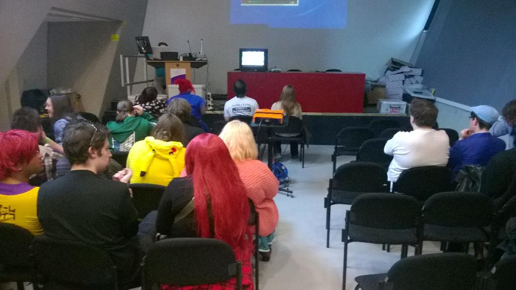 RevItUpProject's tweet photo. Top UK Super Mario Kart Player @SamiCetinSMK is showcasing his Mario Kart skills at  @LondonAnimeCon tournament zone! http://t.co/E1W5BlzgBY