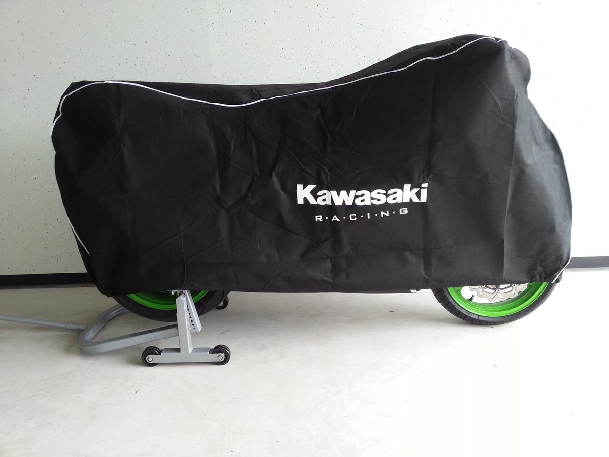 albertlwrdn's tweet image. Winterbeurt, check! Winterjas, check! #kawasaki #winterstalling
